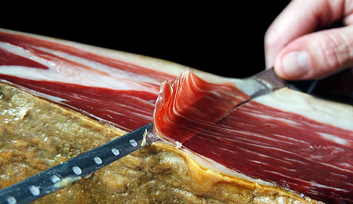 cortando jamón ibérico